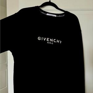 Vintage Givenchy Women’s Oversize Sweatshirt in size L